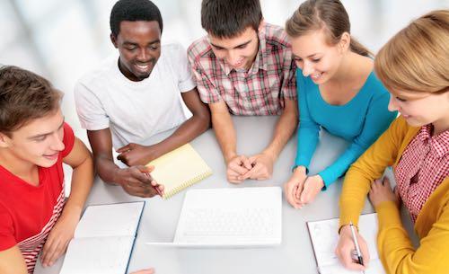 Estudiantes que dan clases particulares