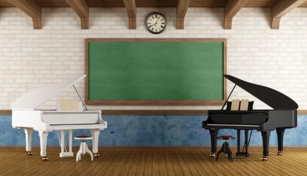 Razones tocar piano niños