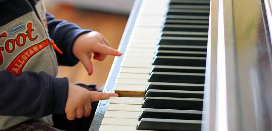 El aprendizaje de la música en edades tempranas.