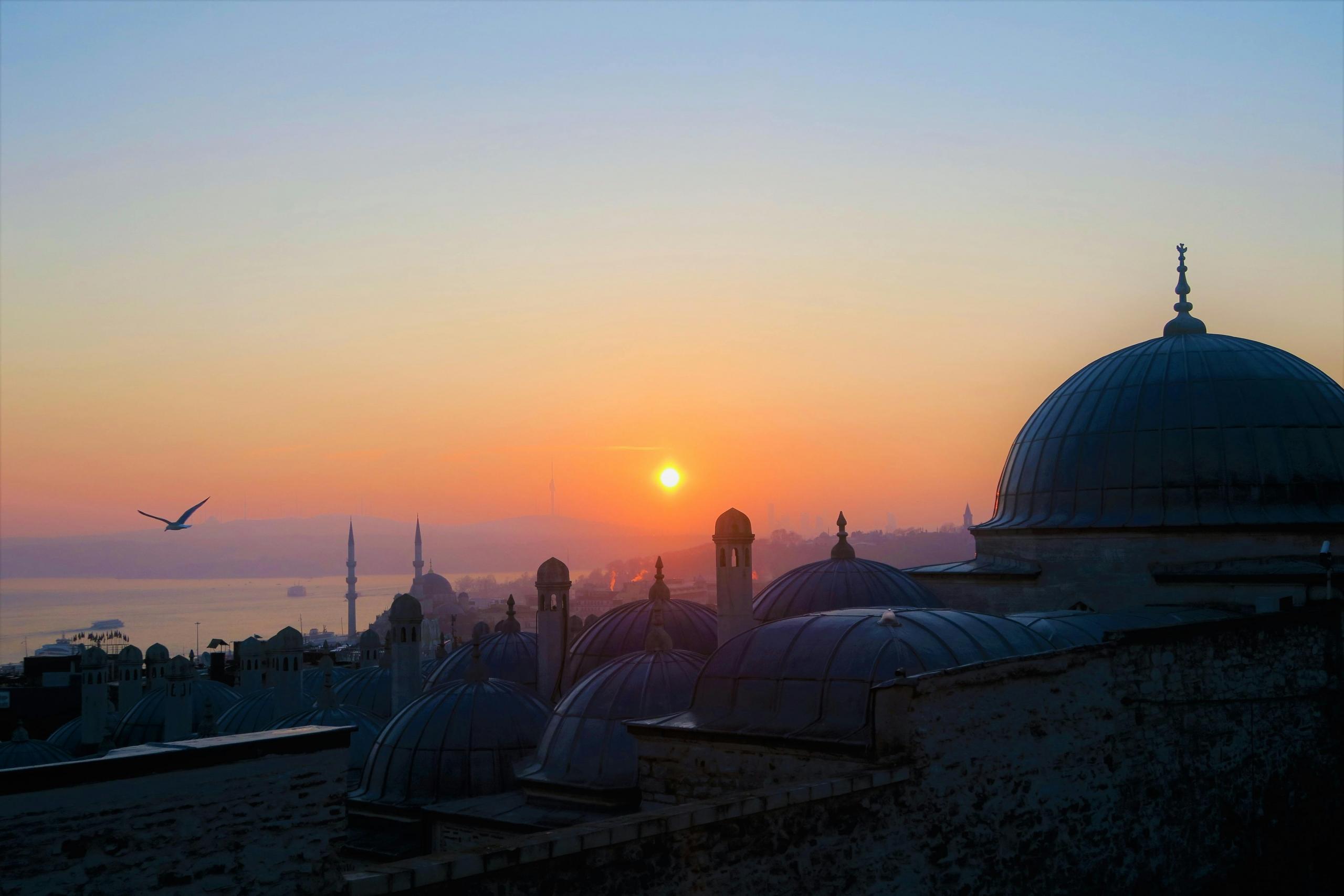 Amanecer en una ciudad 