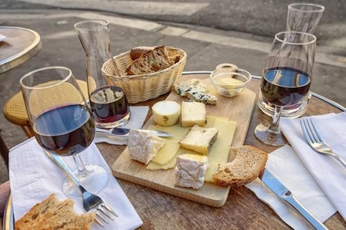 Cata de vinos o clases de coina asíatica.