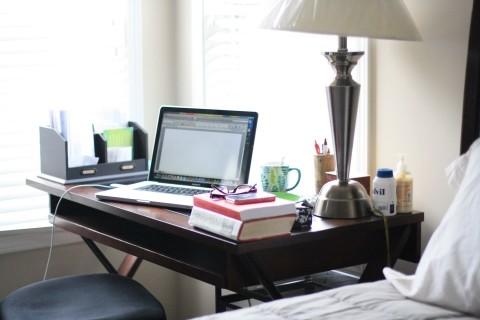 Es importante que tenga un sitio luminoso y tranquilo para repasar en casa.