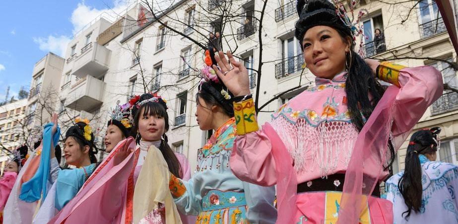 Mujeres con traje tradicional chino