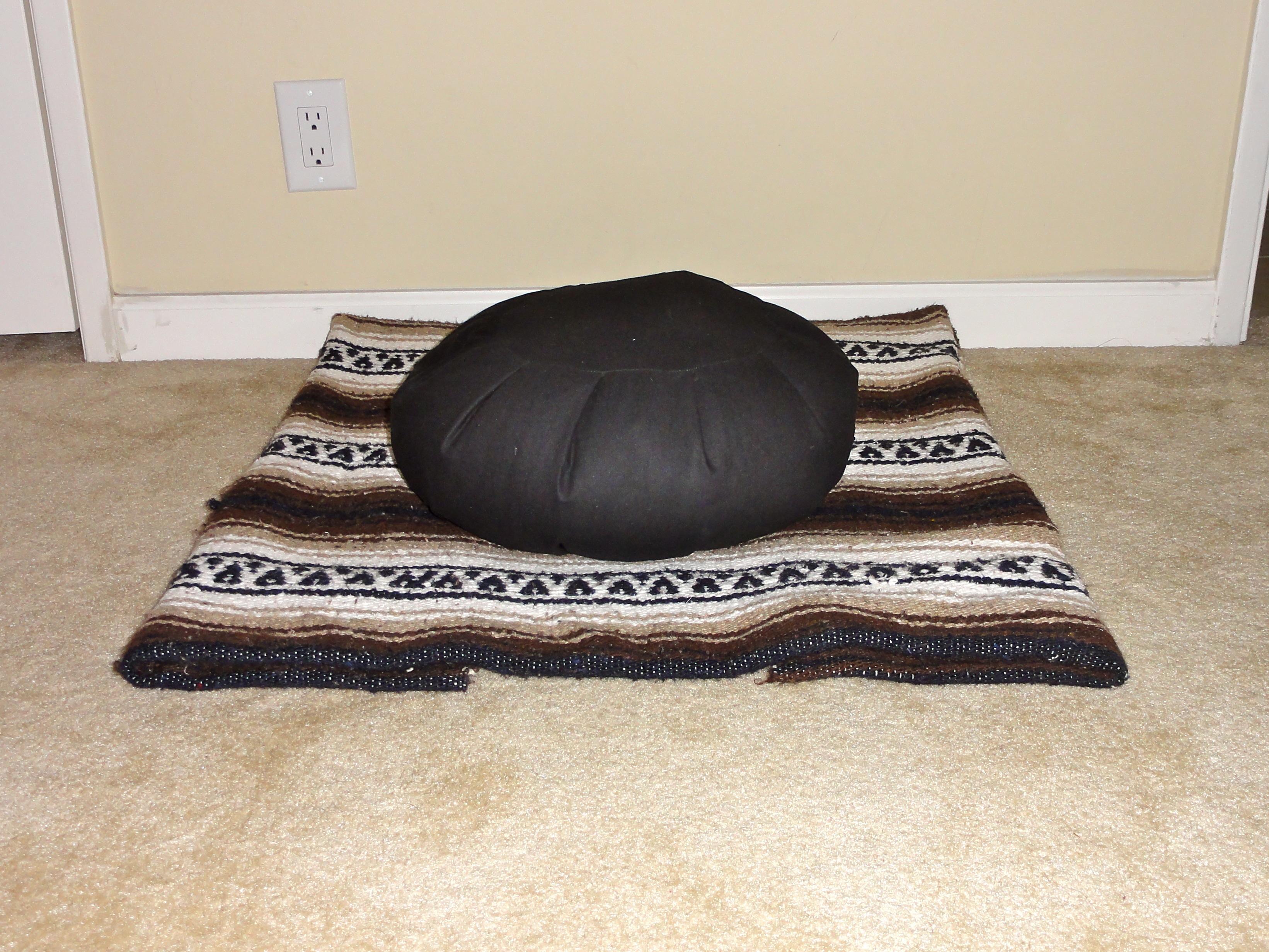 hazte con un zafu para tus sesiones de meditacion