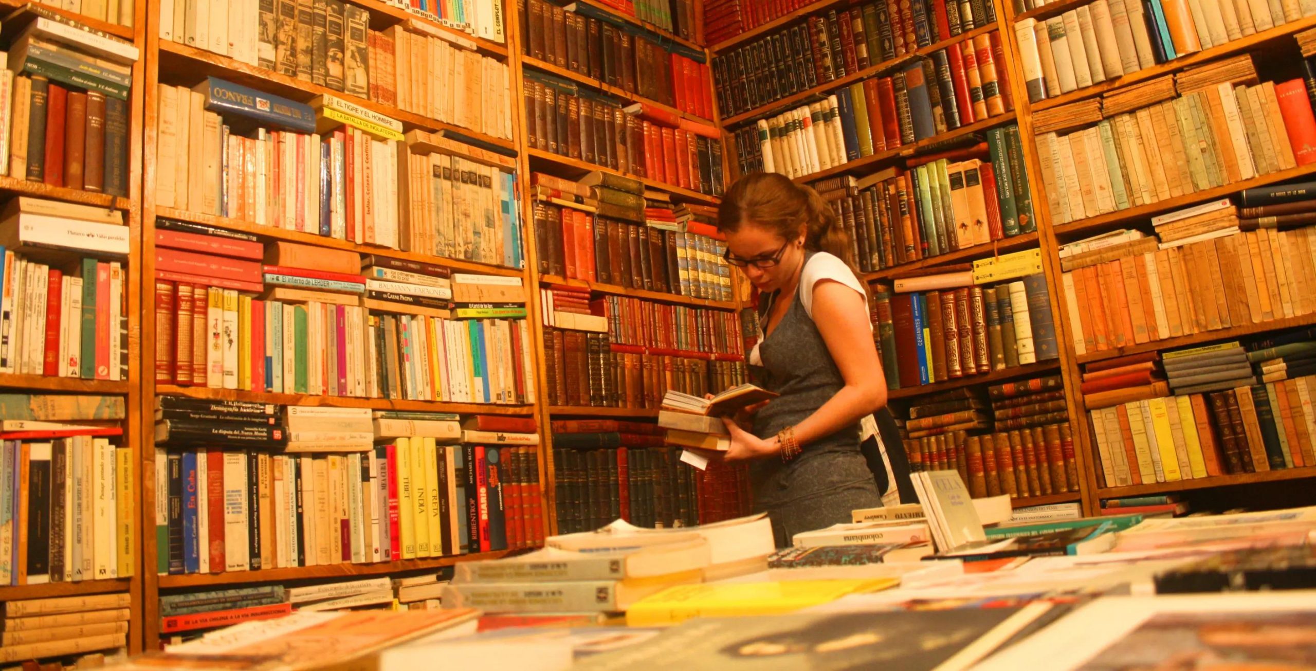 recibe clases de apoyo para preparar un examen