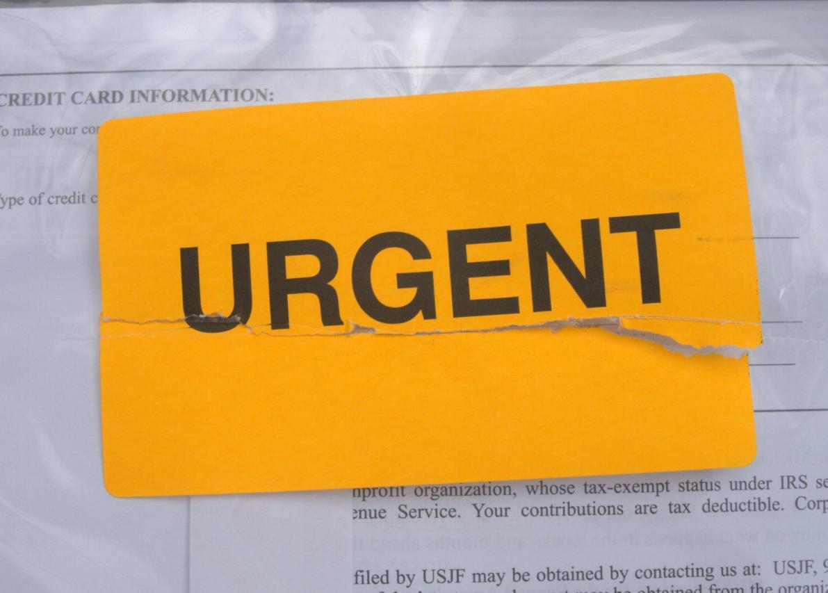 Indicad que buscáis profesor con urgencia.