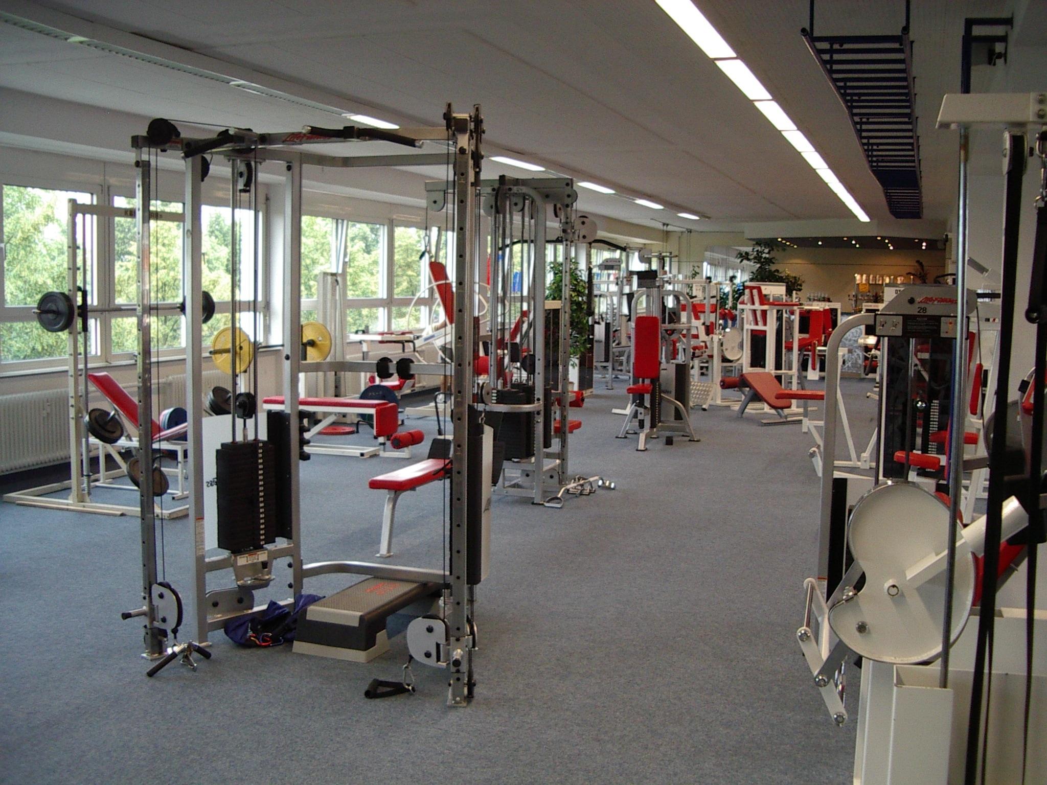 trabaja tus muslos en un gimnasio