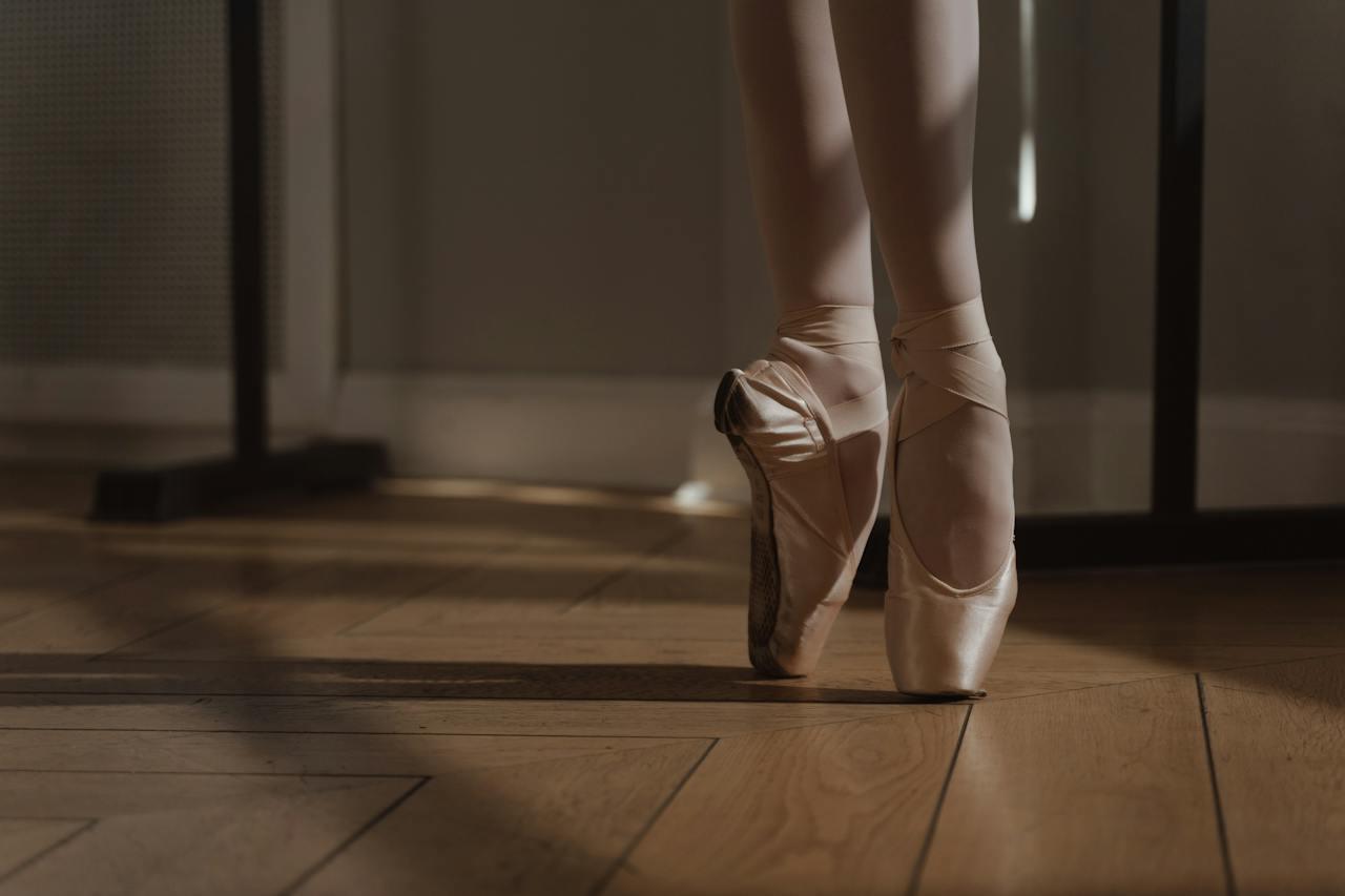 Pies de bailarina bailando ballet.
