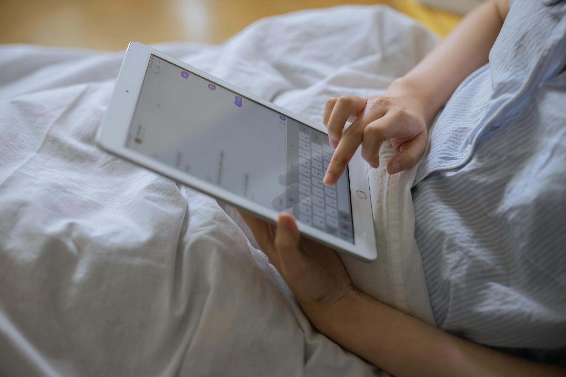 Persona usando un iPad