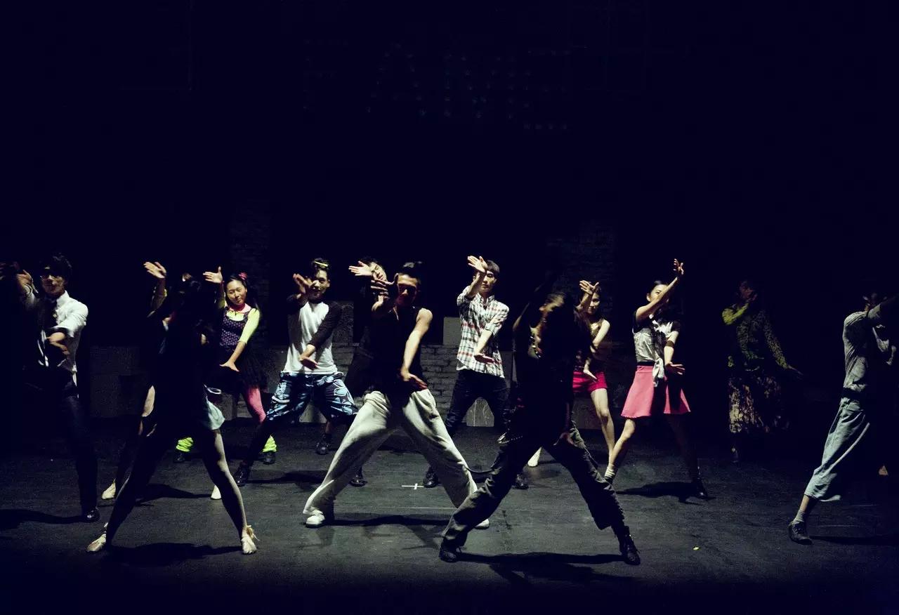 Hacer amigos en clase de baile