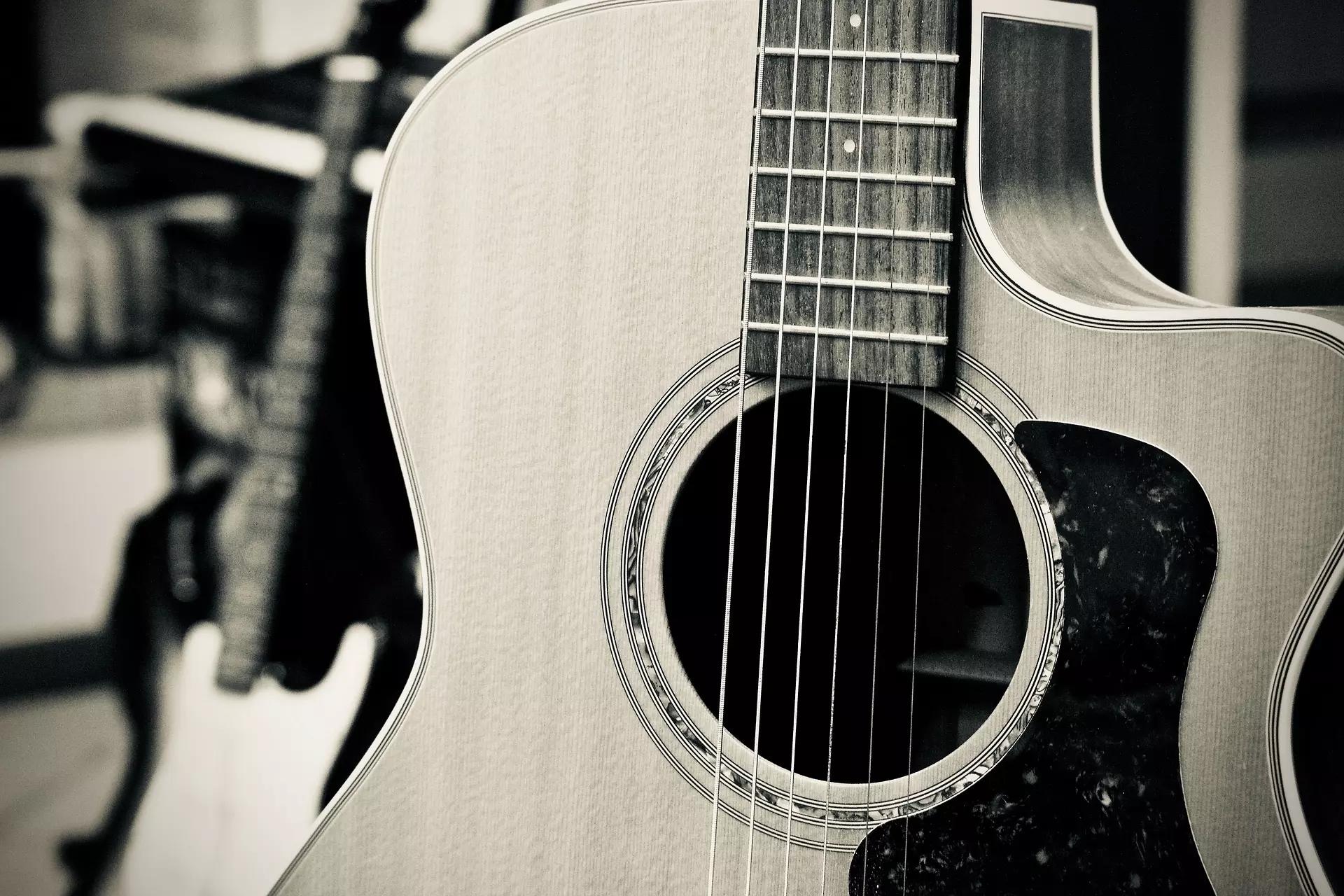 beneficios de tocar la guitarra