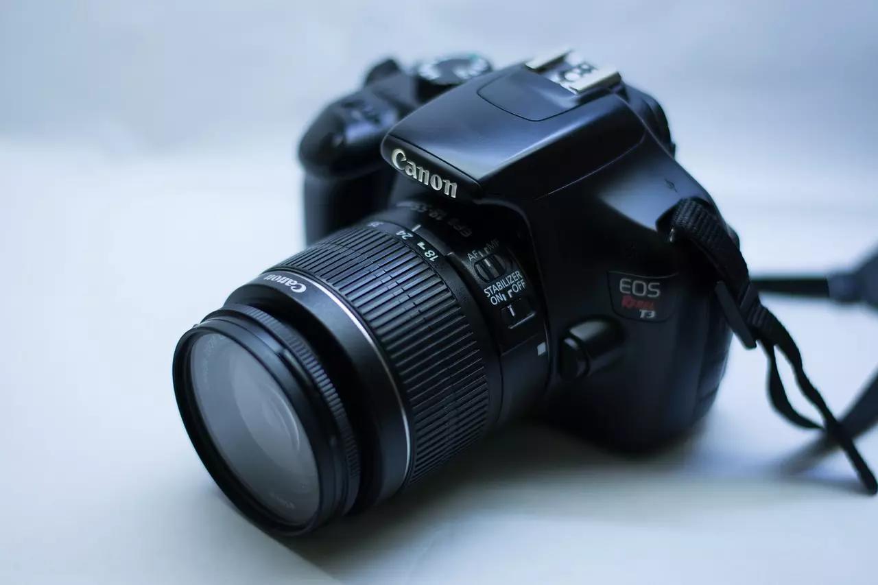 Si querés dar clases particulares de fotografía, deberás comprar una cámara profesional. 