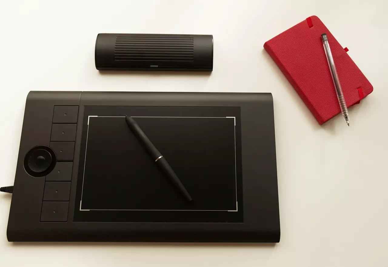 Existen múltiples tabletas gráficas para dibujar.