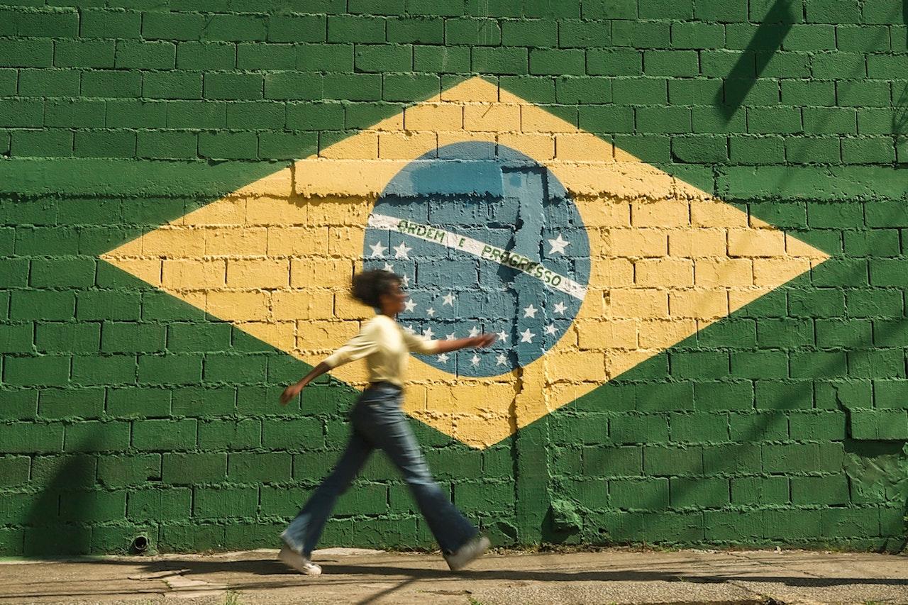 Bandera de brasil pintada en la pared.