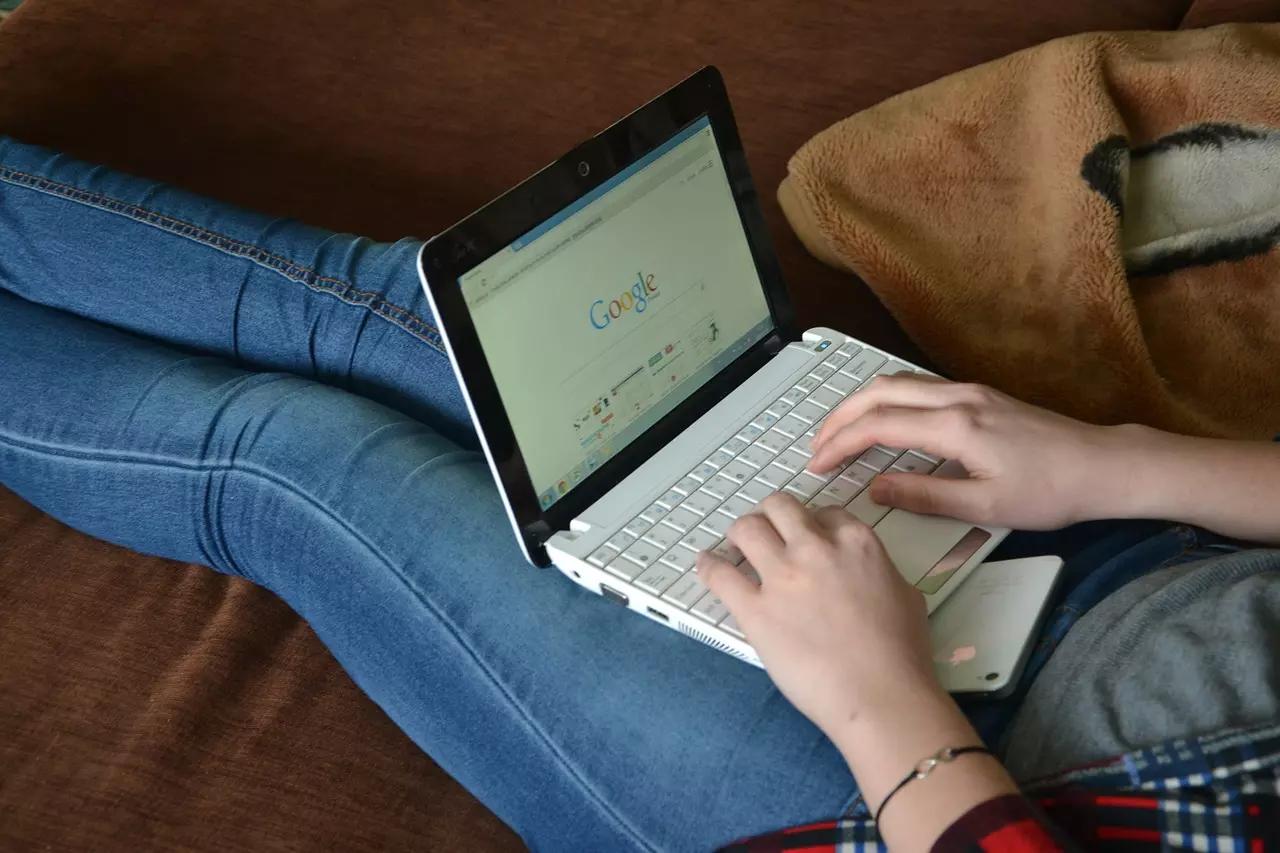 Por medio de la Web, podrás tomar clases particulares de alemán bajo la modalidad online. 