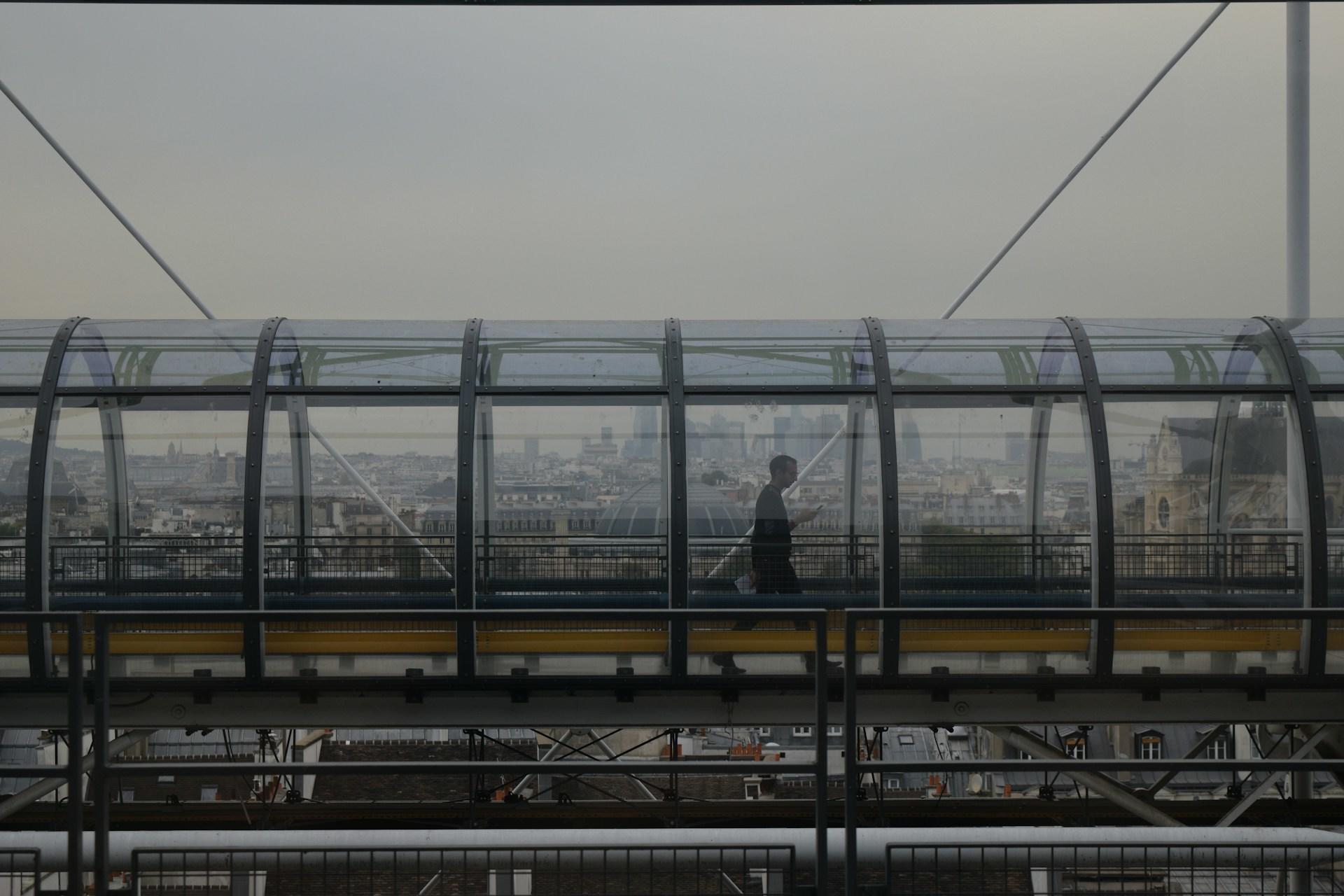 Puente del Centro Pompidou 