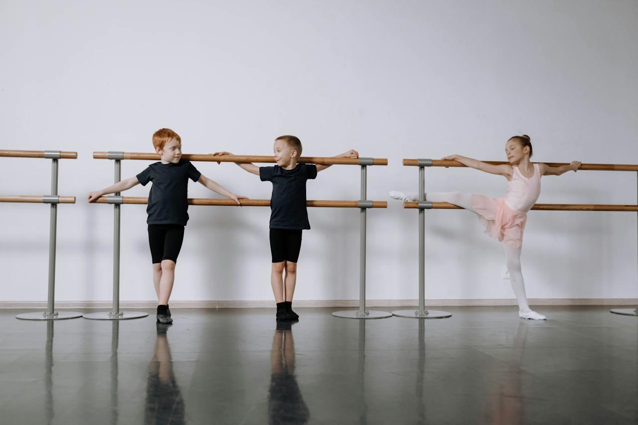 niños en clase de baile