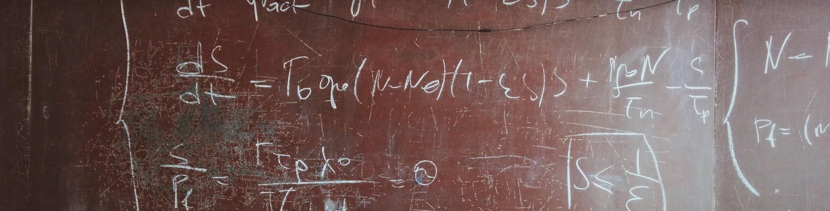 Ecuaciones en pizarra