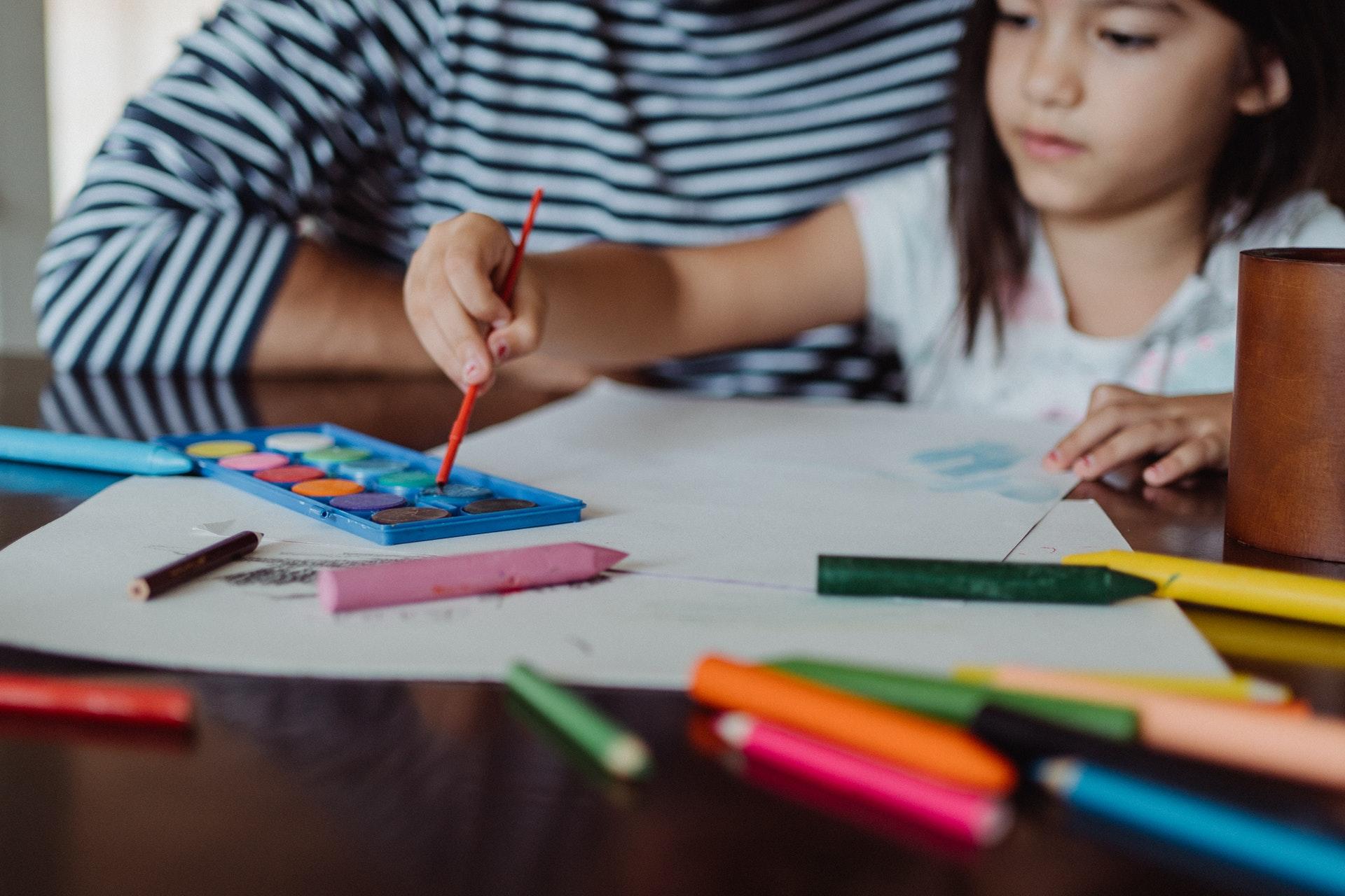 Dar clases de pintura para niños