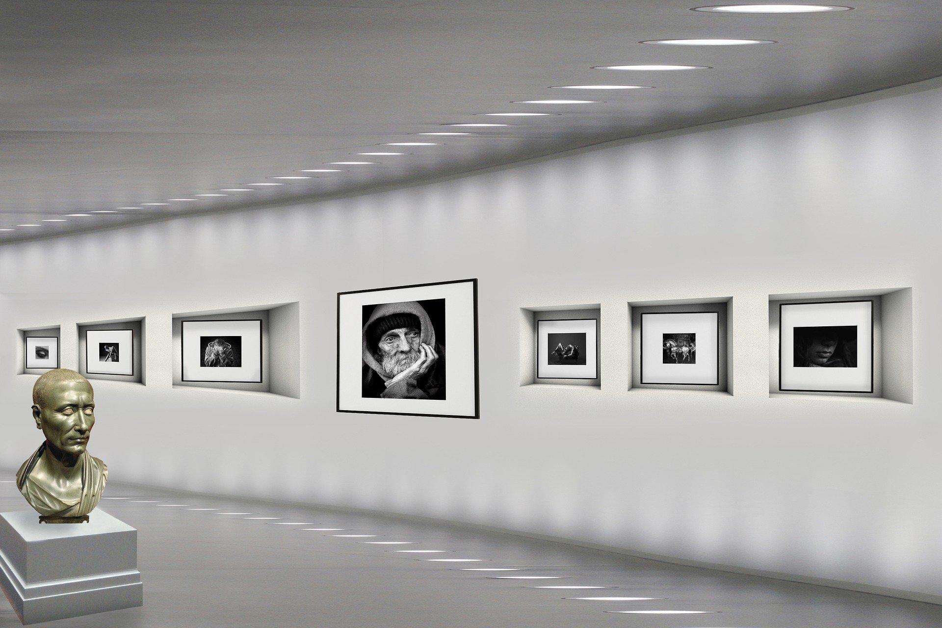 ¡Visitá todos los museos y exposiciones que puedas para desarrollar tu estilo artístico único!