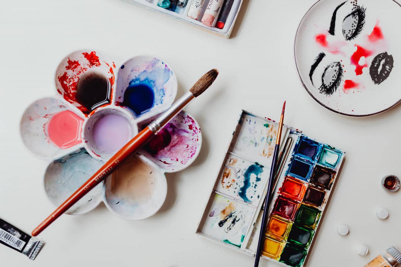 El dibujo y la pintura son algunas de las técnicas que se aprenden en una escuela de estudios superiores en arte.