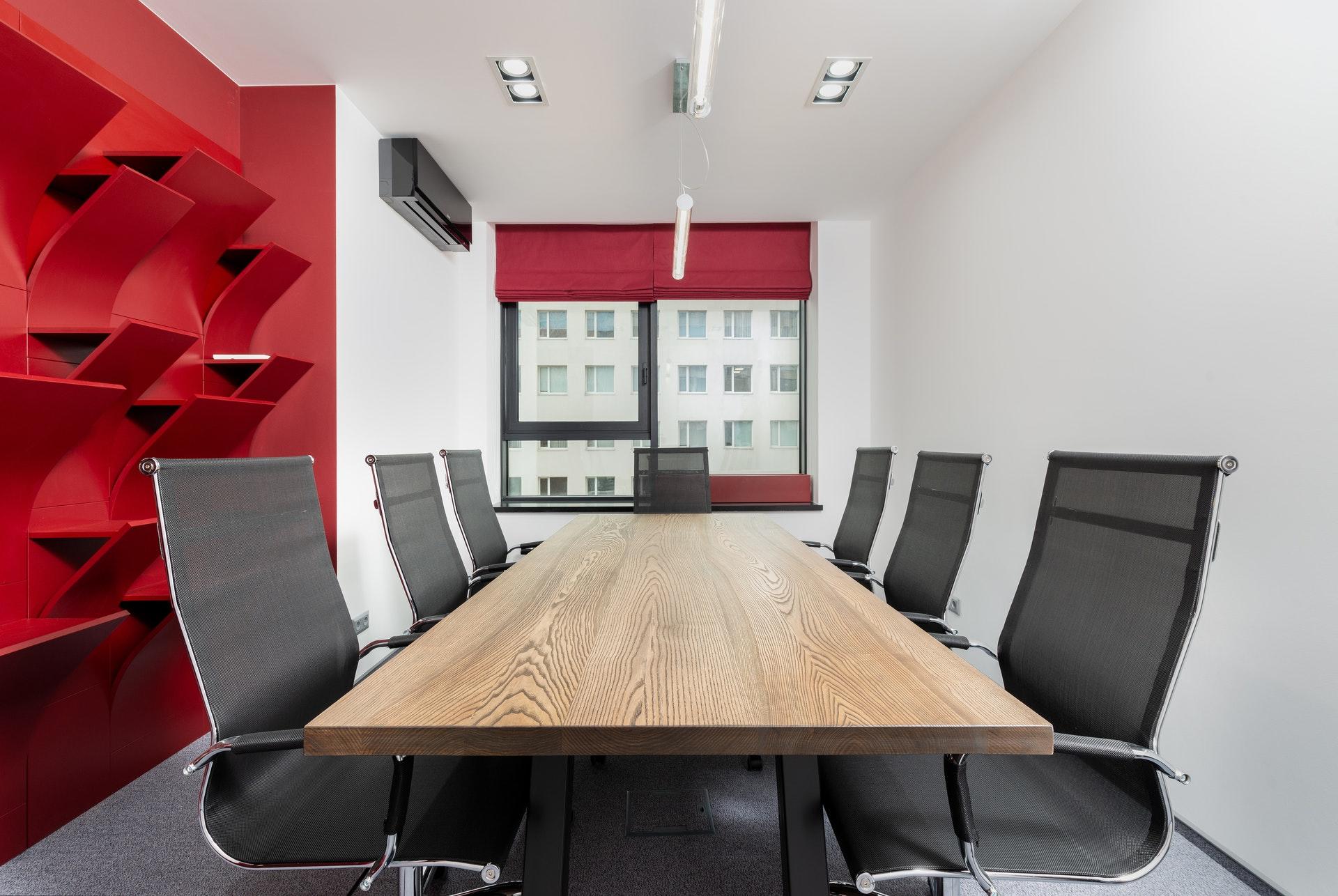 Sala de reunión en oficina moderna