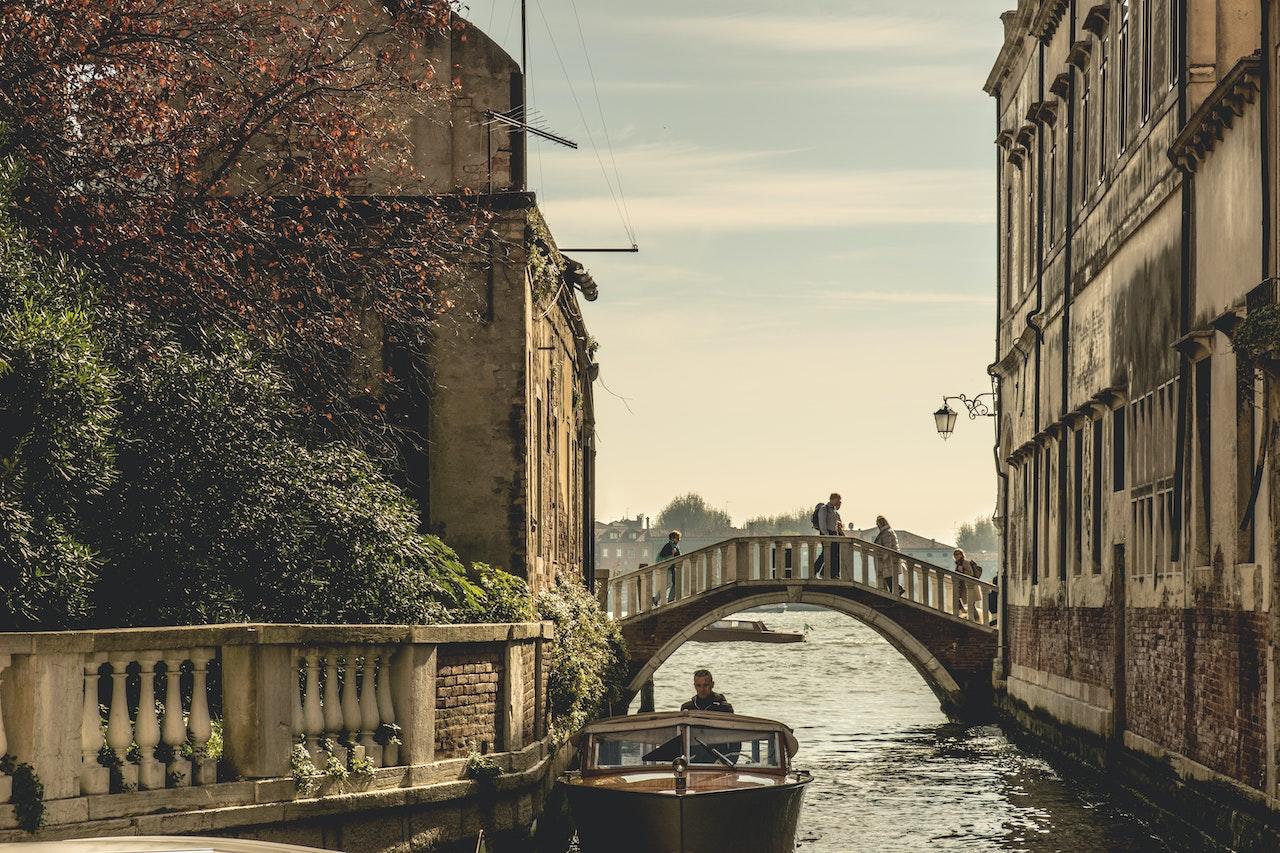 Puente de hormigon en Venecia