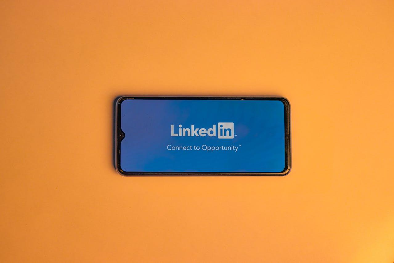 Celular en LinkedIn