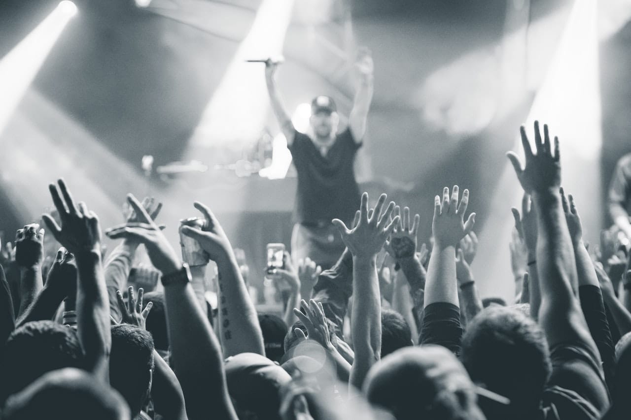 Personas en un concierto
