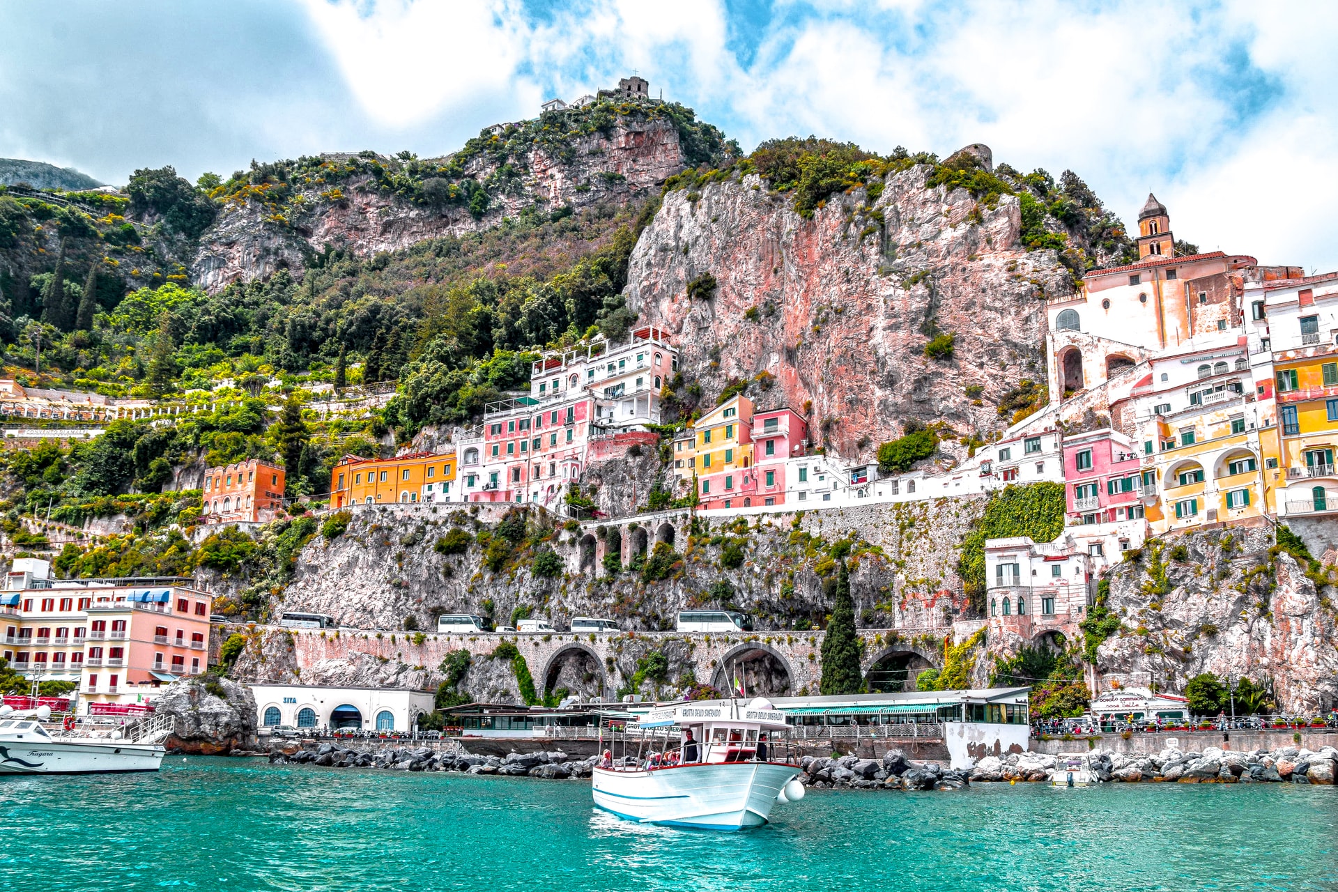 La Costa d'Amalfi o Costa Amalfinata es un tramo de costa italiana bañado por el mar Tirreno, situado en el golfo de Salerno, en la provincia homónima, de la región de la Campania.