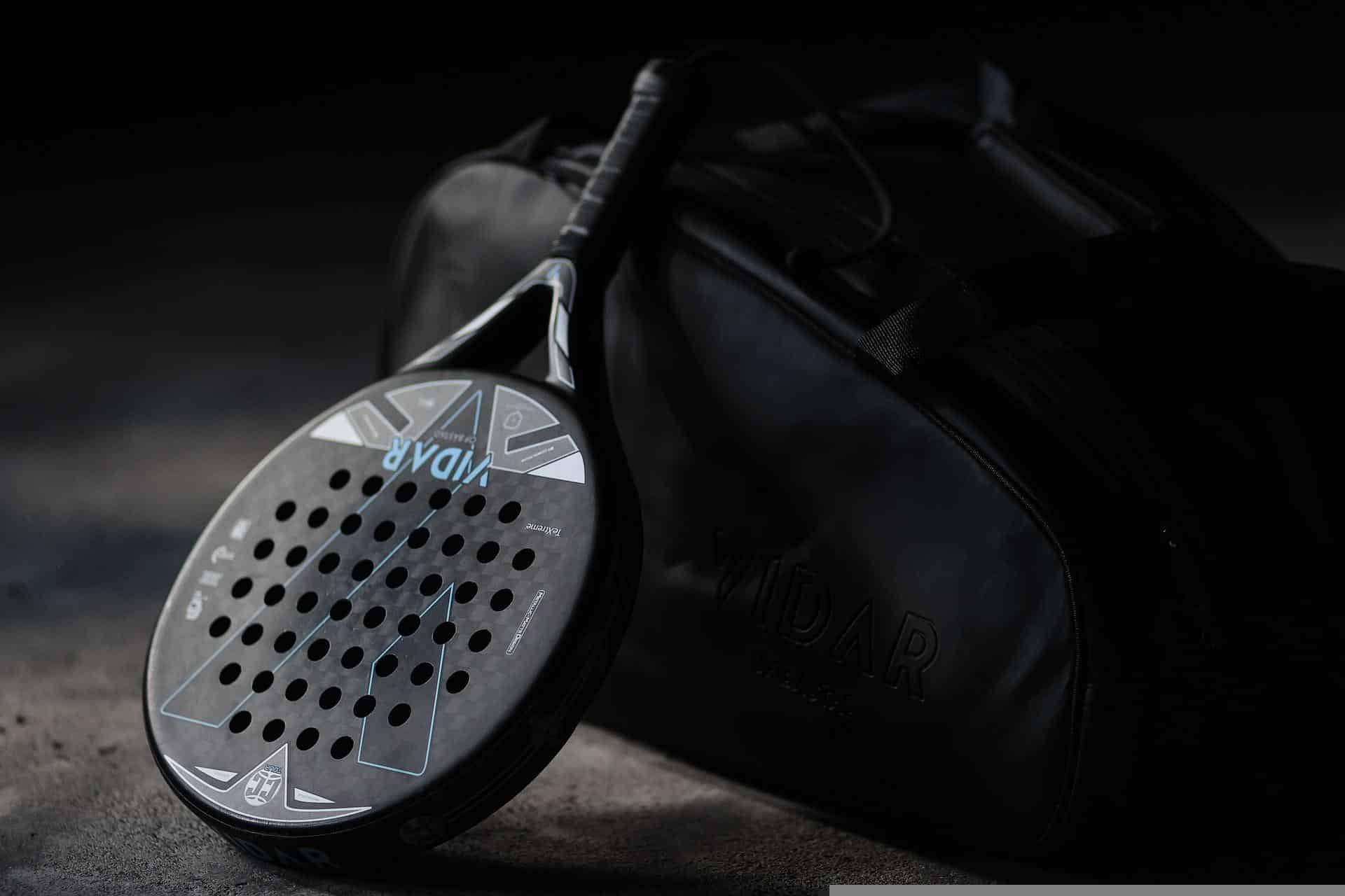 Paleta de pádel negra