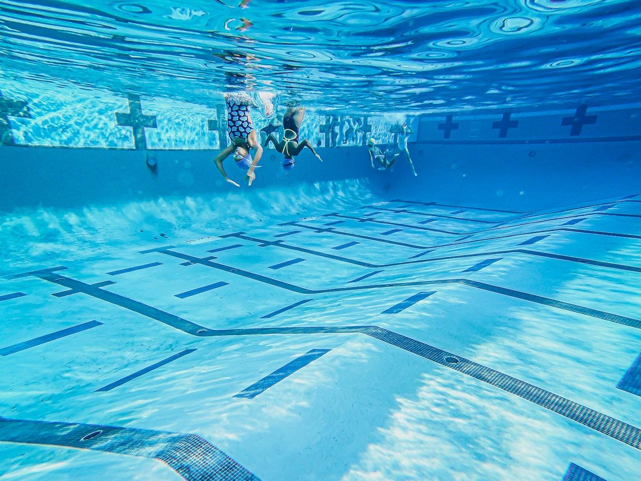 Foto bajo el agua de una pileta