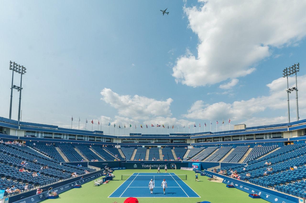 Cancha de tenis profesional.