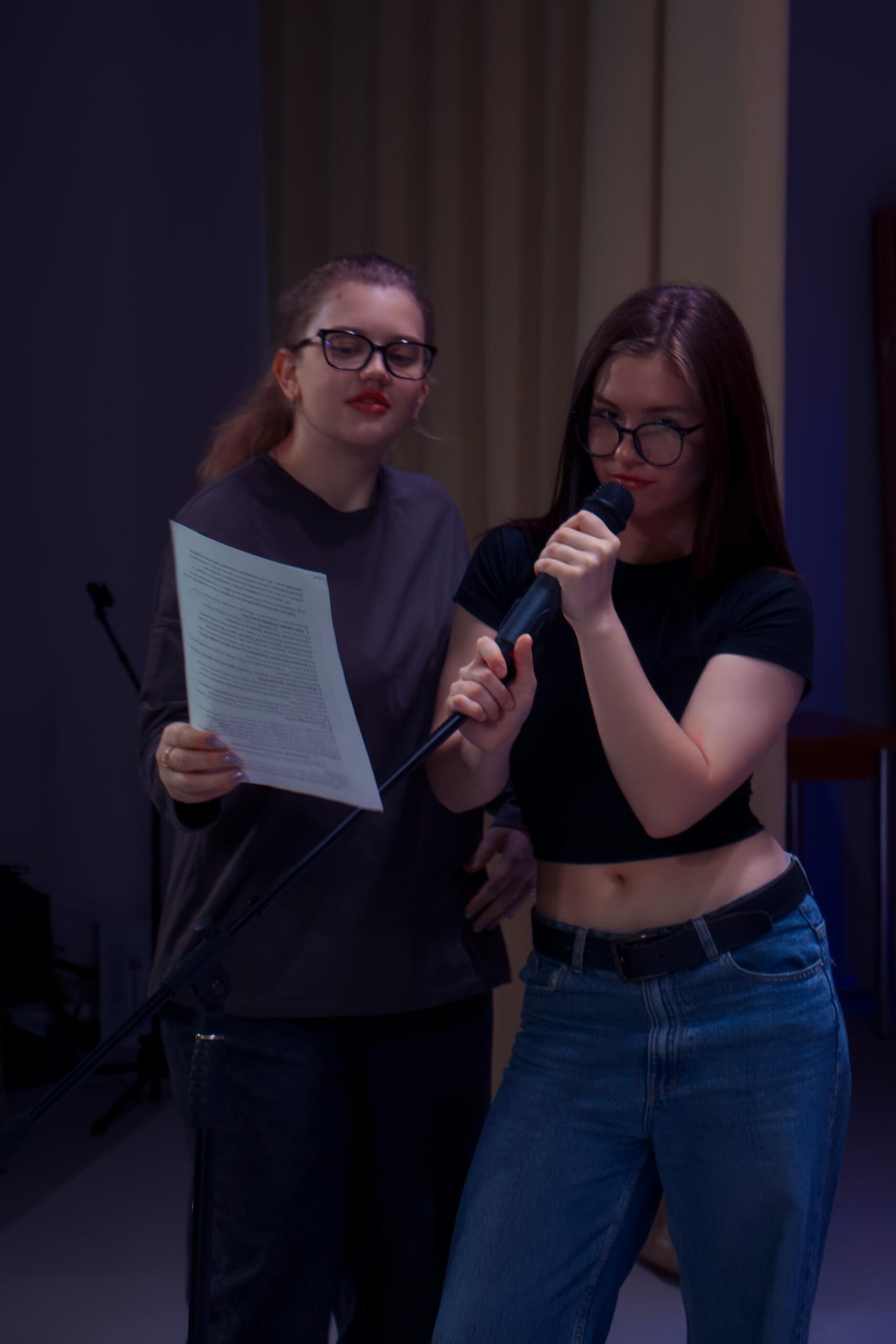 chicas cantando