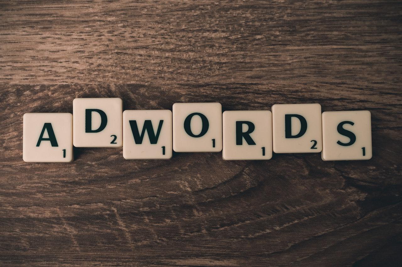 Letras que forman la palabra: AdWords
