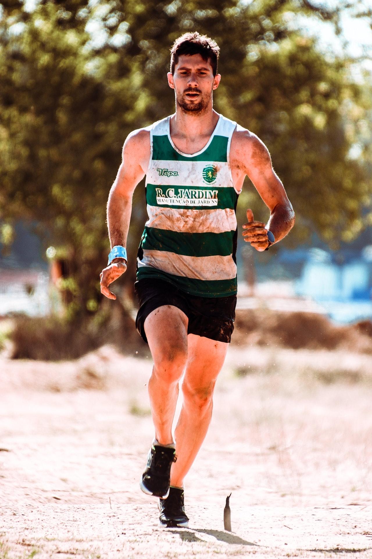 Persona corriendo una maratón 