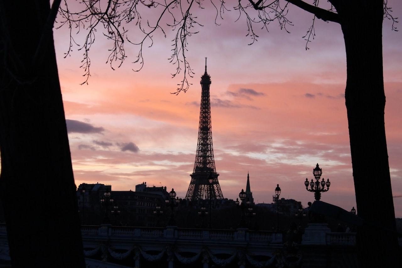 Torre Eiffel al atardecer.