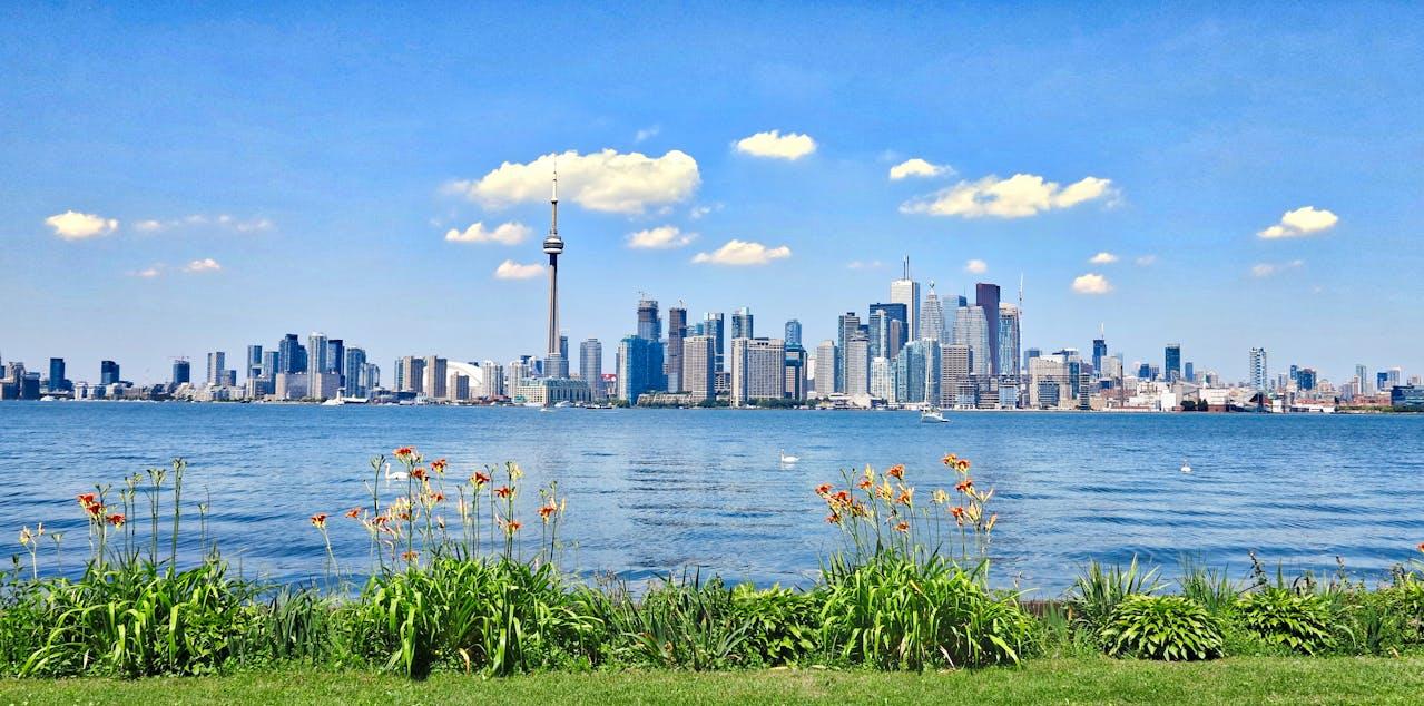 Ciudad de Toronto a la orilla del lago