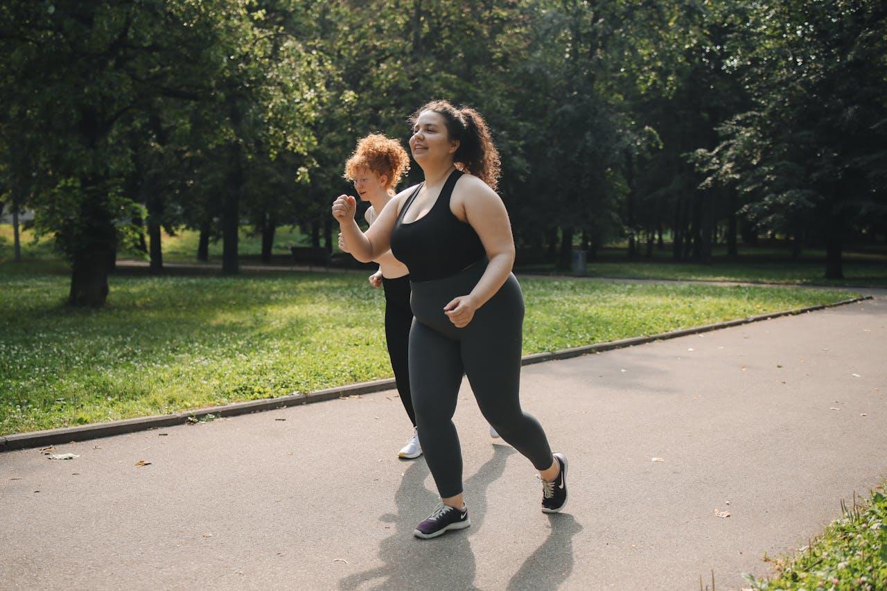 Chicas corriendo