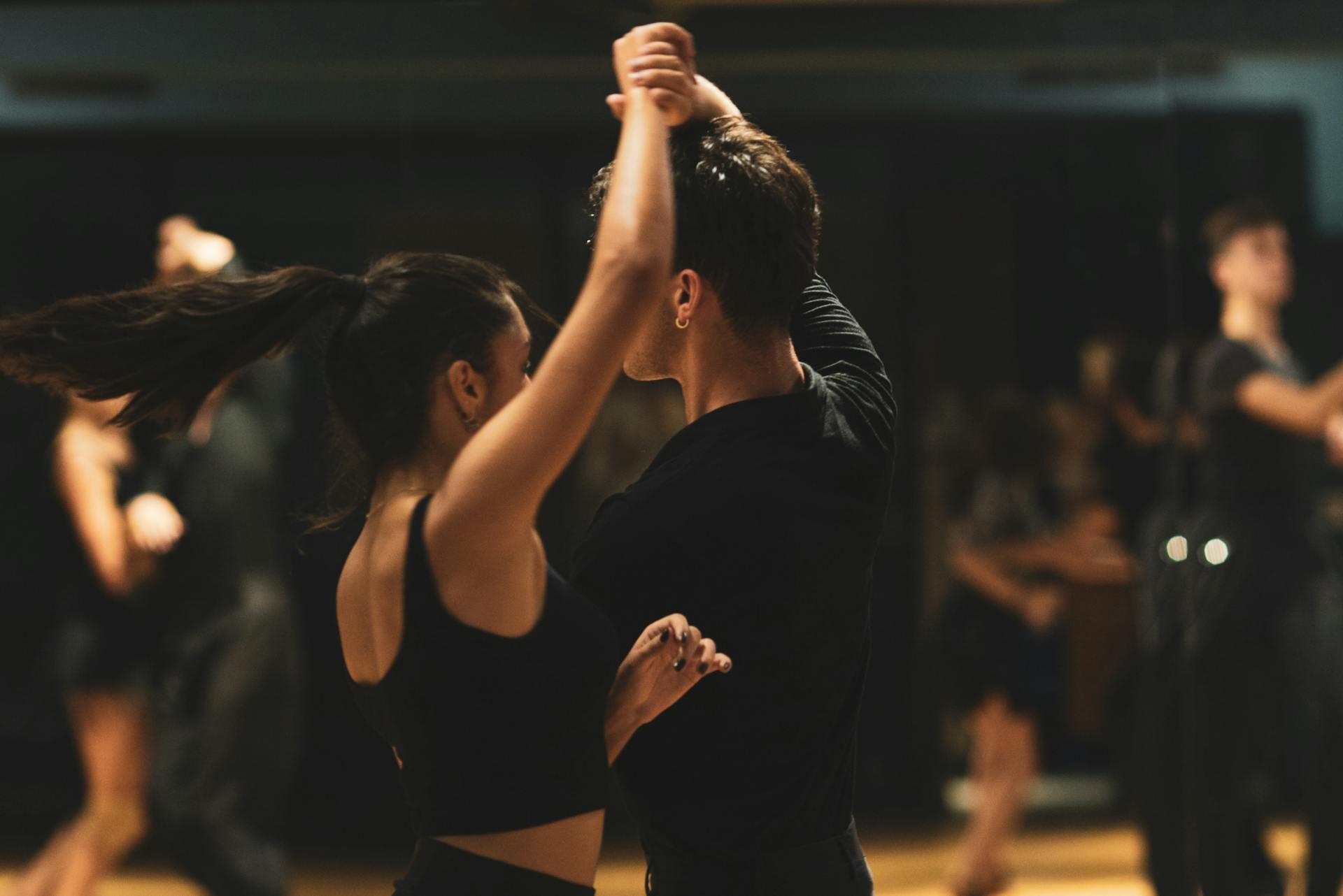Personas bailando