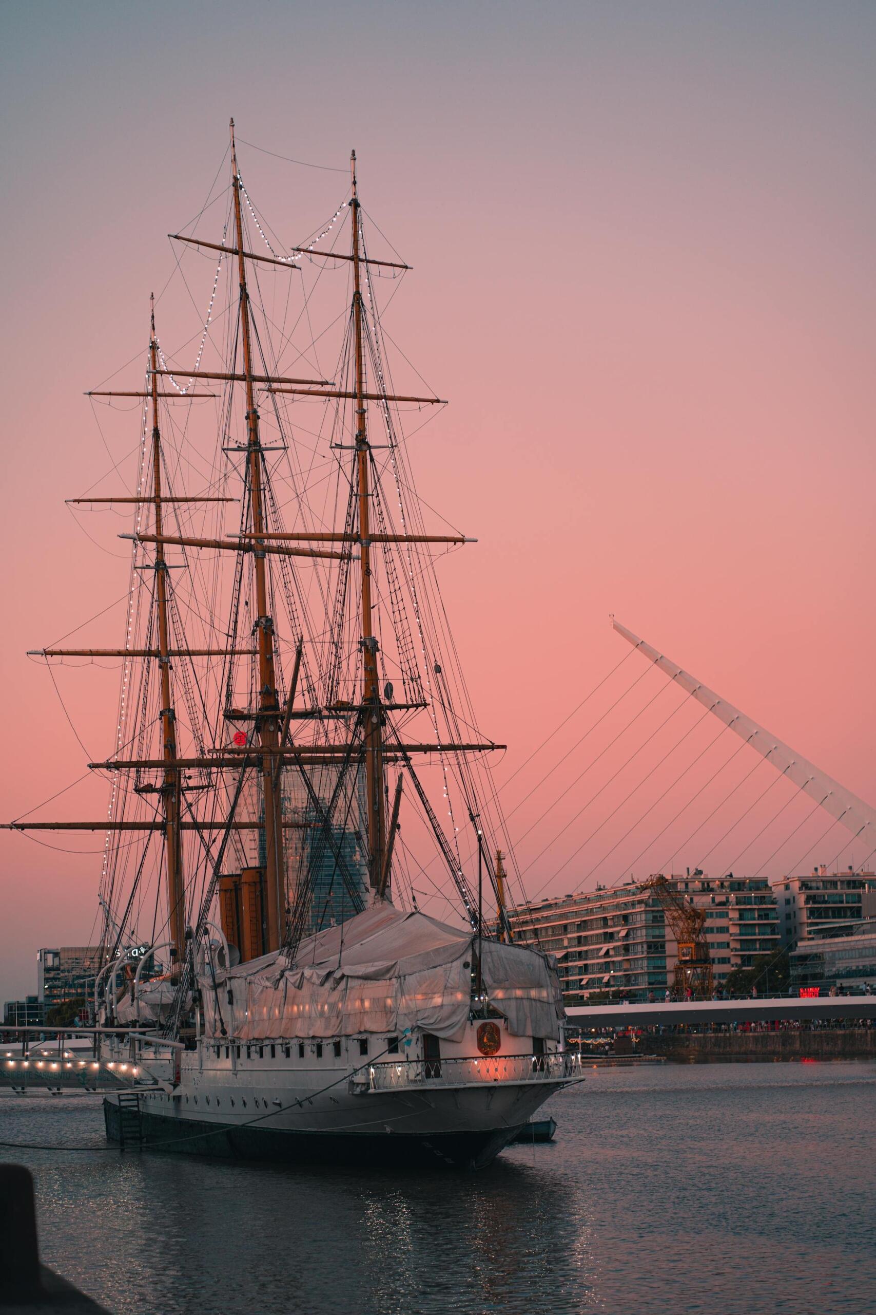 Puerto Madero, Río de la Plata. Foto de la Fragata Sarmiento.