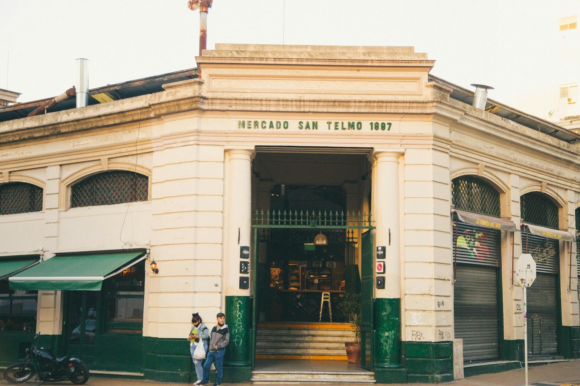 Entrada al Mercado de San Telmo