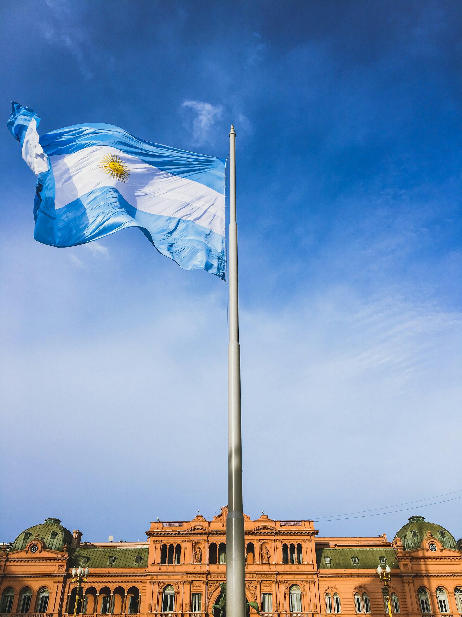 casa rosada y bandera