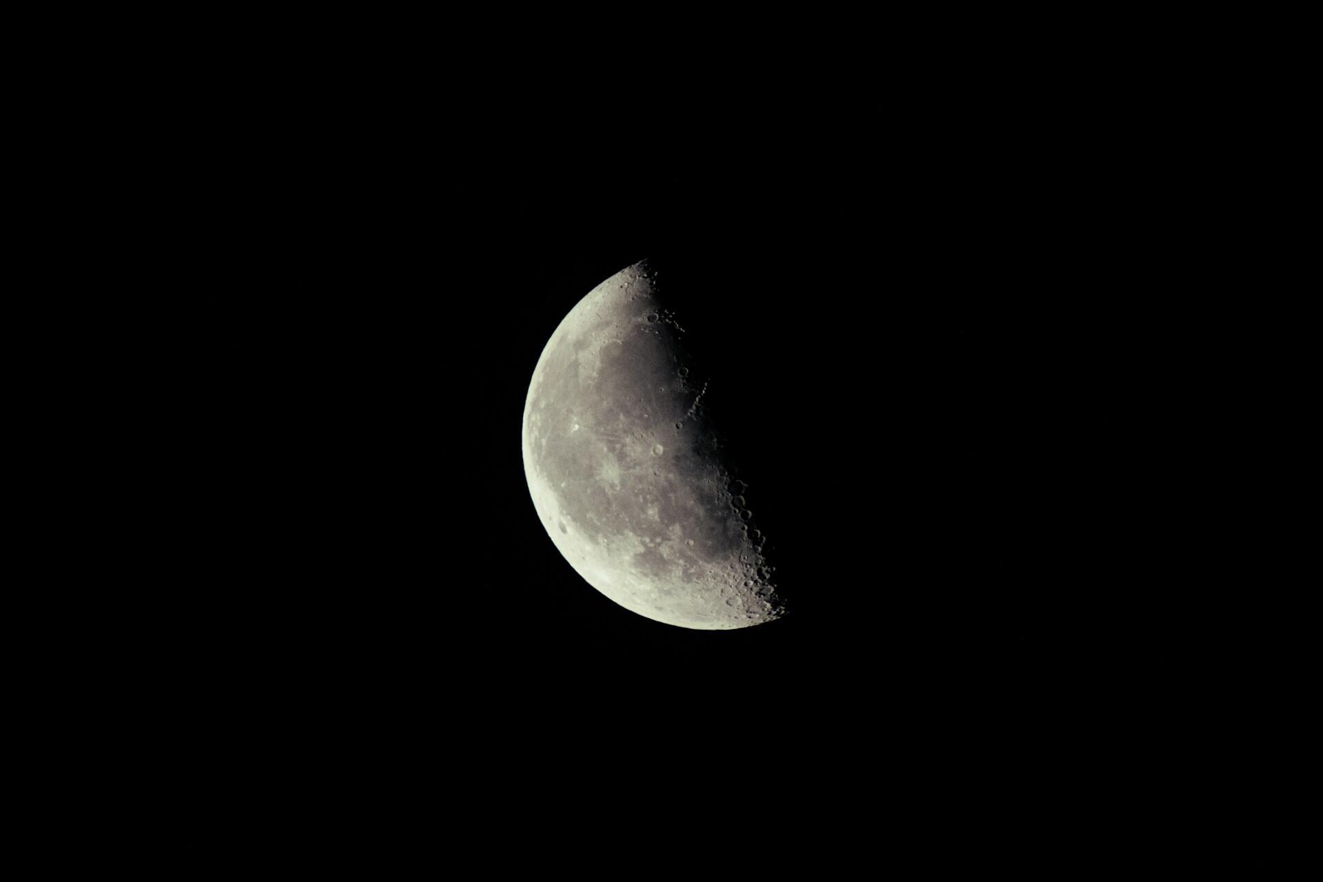 Luna cuarto creciente.