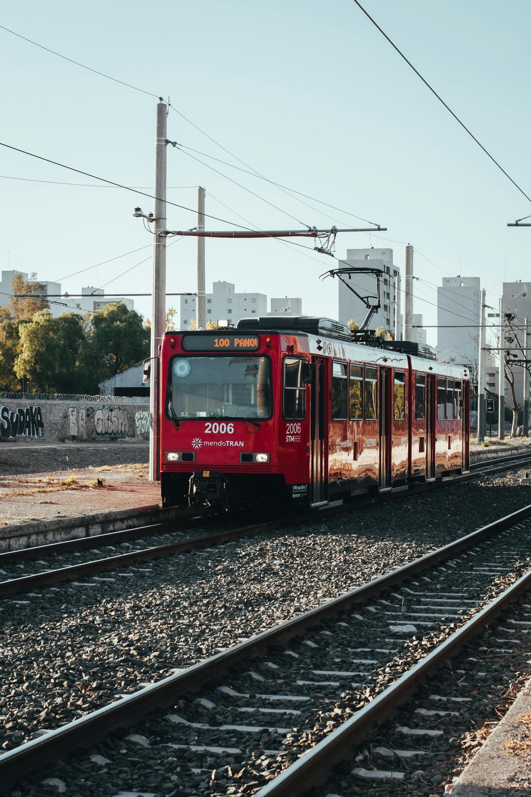 Mendoza, Argentina; representa el Metrotranvía, transporte esencial para la comunidad universitaria; fuente: Andres Alaniz.