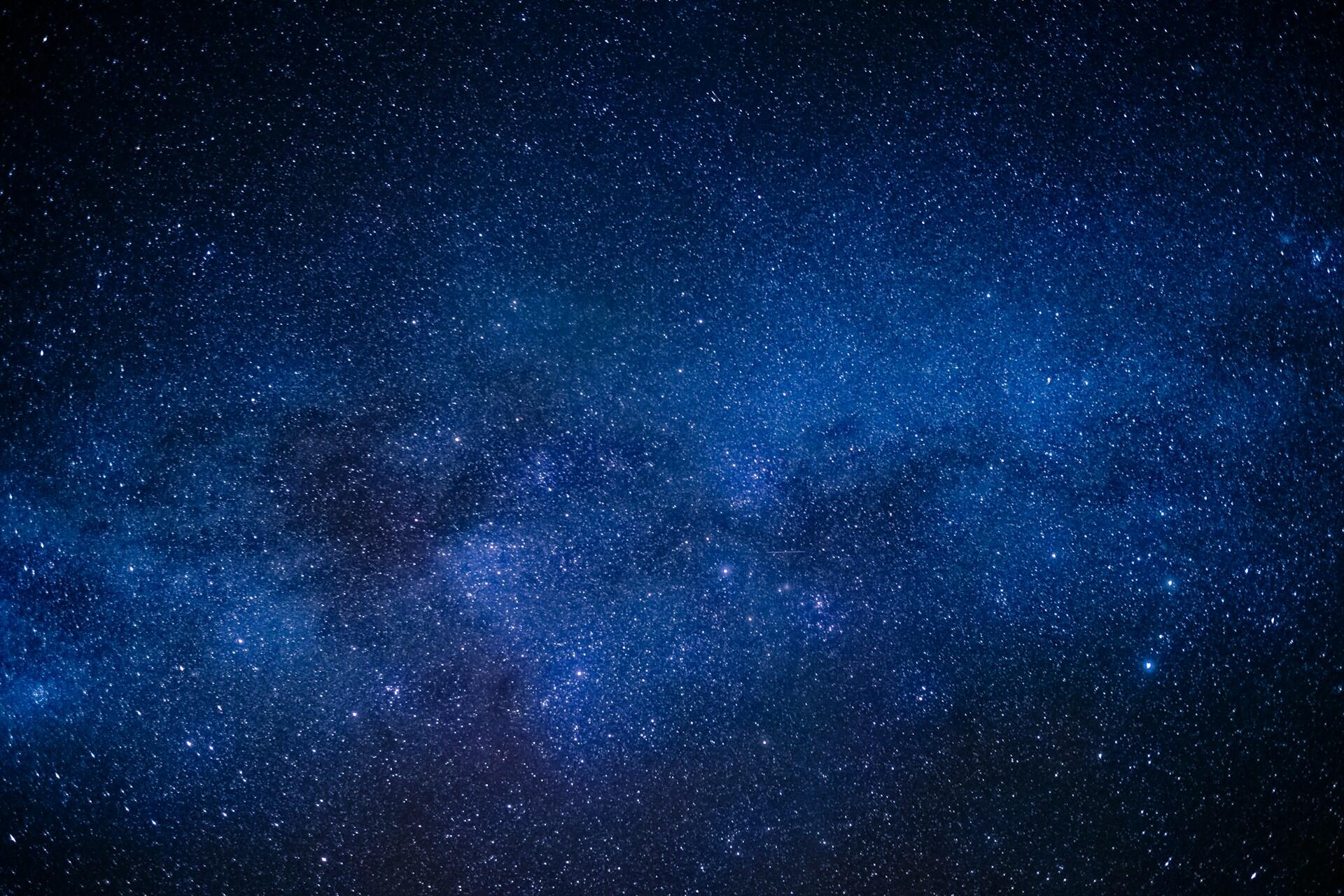 Cielo nocturno estrellado.