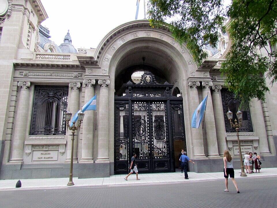 Edificio Palacio San Martín, de estilo francés en Buenos Aires.