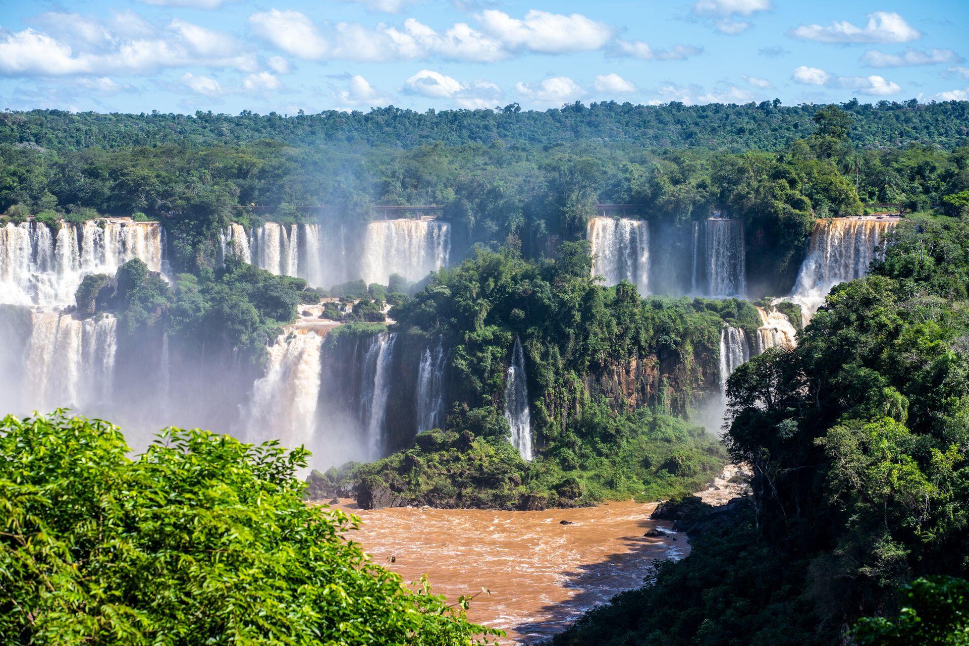Parque Nacional Iguazú, Argentina. Vista de los saltos de agua entre la densa selva misionera. Foto: Muhammed Ballan.