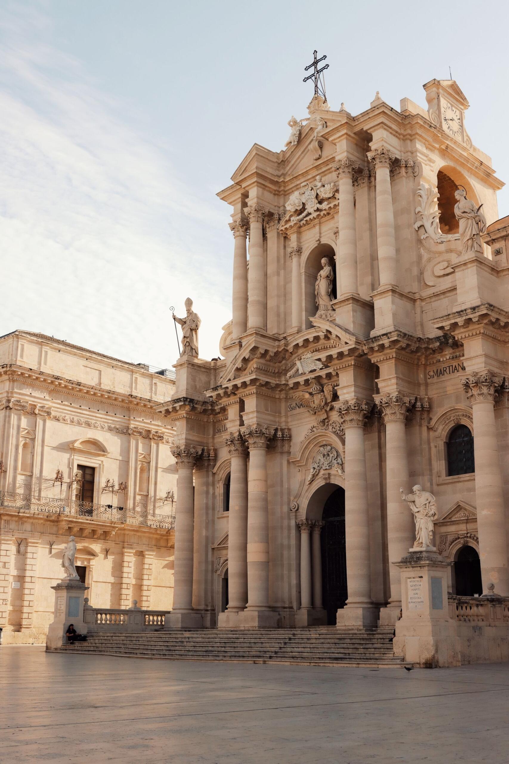 Catedral de piedra blanca en Siracusa.