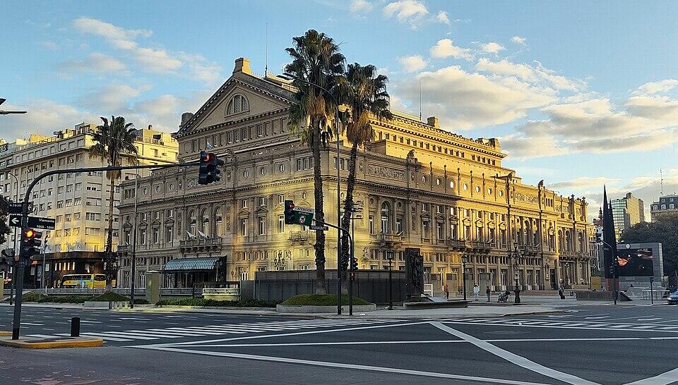 Edificio Teatro Colón, de estilo francés en Buenos Aires.